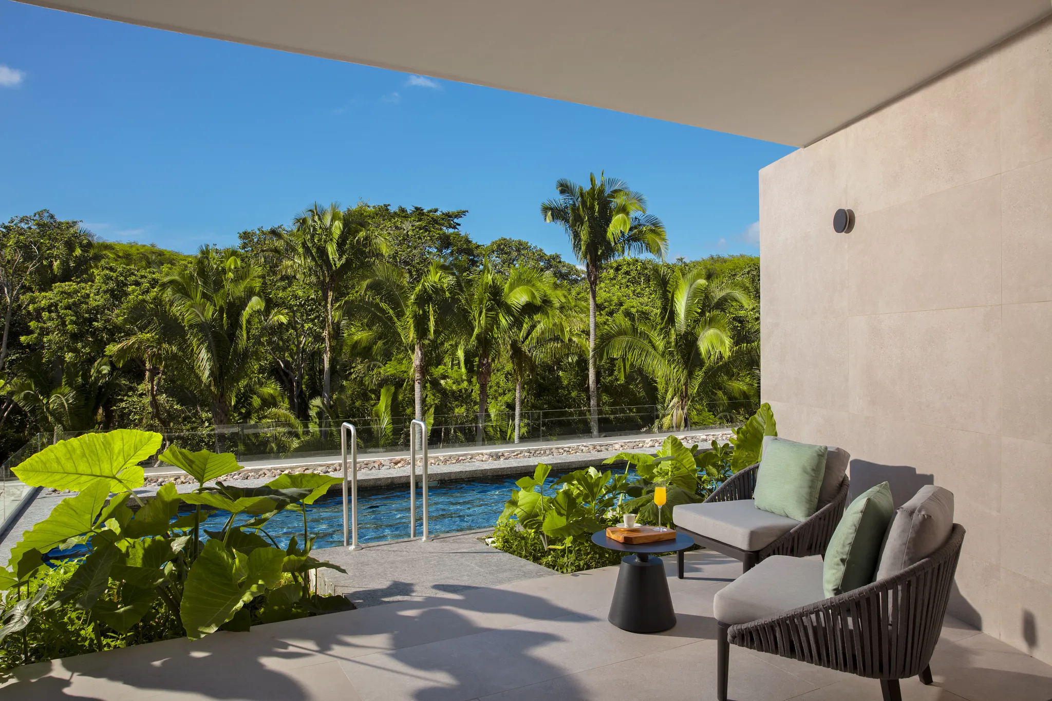 Junior Suite Tropical Swim Out terrace with semi-private pool and lounge seating at Dreams Bahia Mita Surf & Spa Resort.