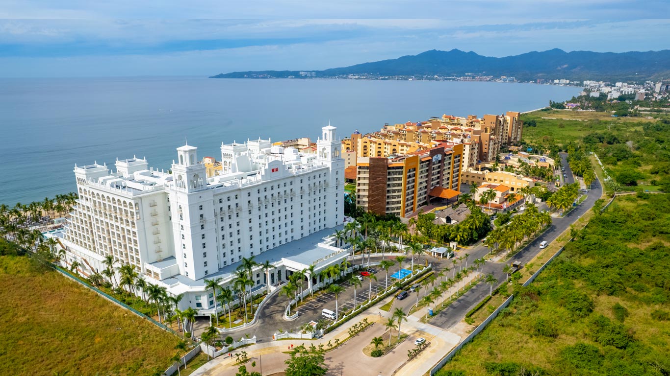 Riu Palace Pacifico all-inclusive beachfront resort with pools and ocean views in Riviera Nayarit, Mexico.